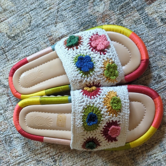 💚🌈🌸Farm Rio Crochet Slides - Picture 7 of 16